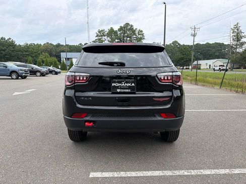 Used 2022 Jeep Compass Trailhawk w/ Trailhawk Convenience Group AWD/4WD image 6