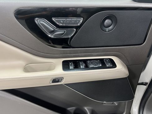 Used 2022 Lincoln Aviator Reserve w/ Elements Package Plus image 18