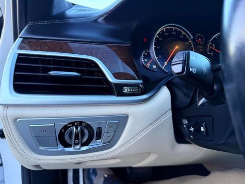 Used 2018 BMW 750i image 40