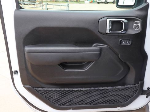 Used 2025 Jeep Wrangler Unlimited Sport AWD/4WD image 17