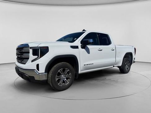 Used 2025 GMC Sierra 1500 SLE image 2