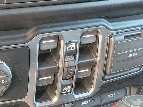 Used 2021 Jeep Wrangler Unlimited Sahara image 32