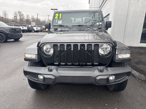 Used 2021 Jeep Gladiator Willys image 9