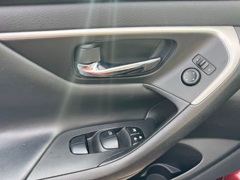 Used 2017 Nissan Altima 2.5 SV image 12