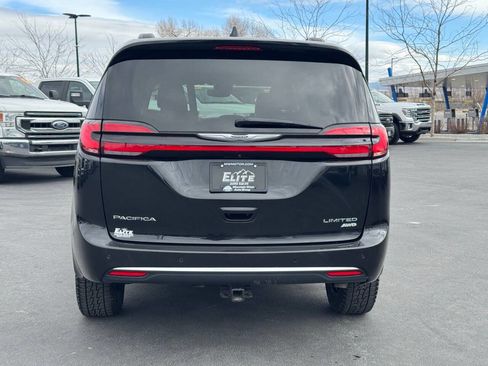 Used 2022 Chrysler Pacifica Limited image 7