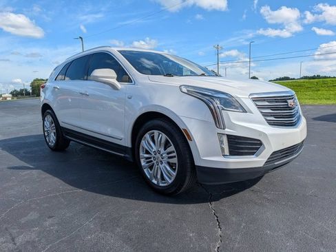 Used 2017 Cadillac XT5 Premium Luxury FWD image 4