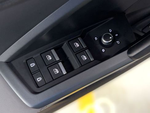 Used 2025 Audi Q3 2.0T Premium w/ Convenience Package image 13