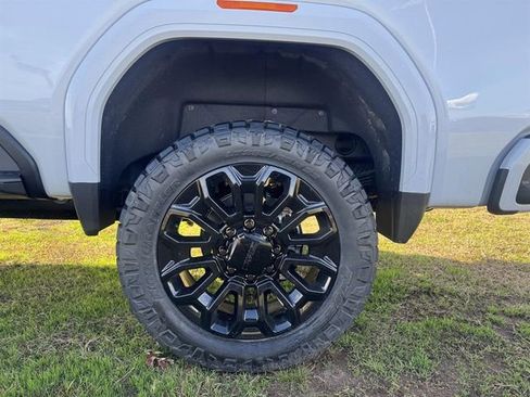 New 2026 GMC Sierra 2500 Denali Ultimate image 15