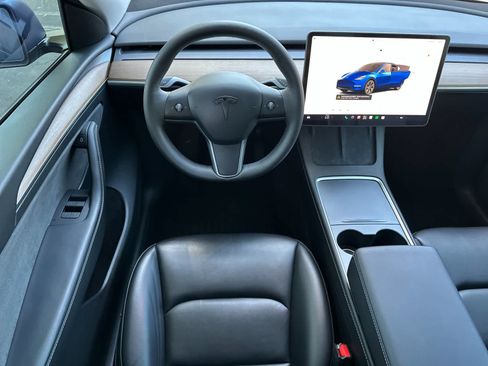Used 2024 Tesla Model Y Long Range AWD/4WD image 14