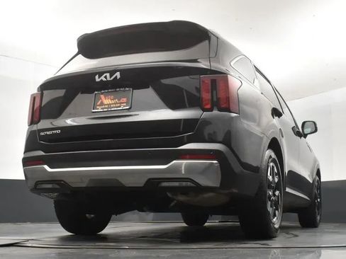 Used 2024 Kia Sorento S FWD image 13