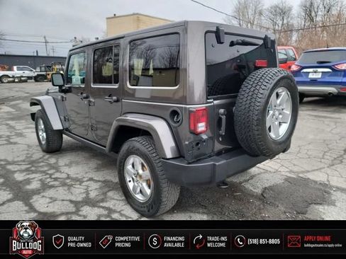 Used 2017 Jeep Wrangler Unlimited Rubicon w/ Connectivity Group AWD/4WD image 8