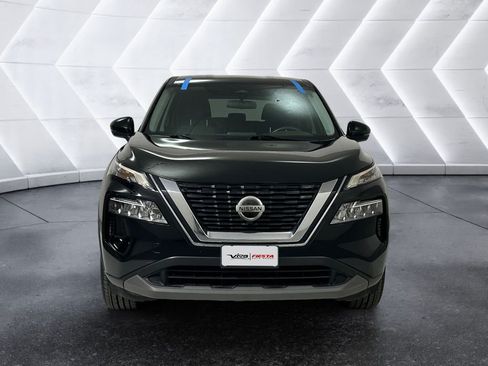 Used 2021 Nissan Rogue SV FWD image 2