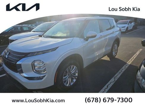 Used 2024 Mitsubishi Outlander ES image 1