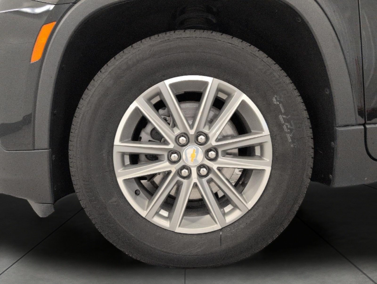 Used 2023 Chevrolet Traverse LT AWD/4WD image 3