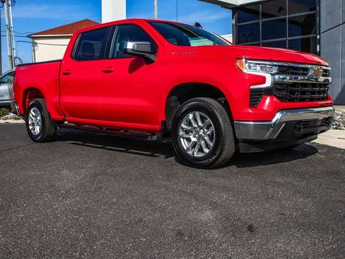 Used 2024 Chevrolet Silverado 1500 LT AWD/4WD image 3