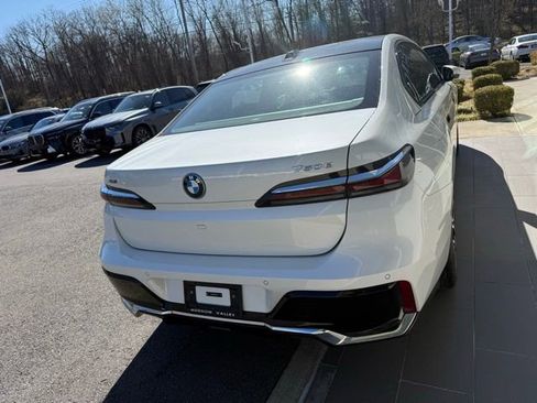 Used 2026 BMW 750e xDrive image 7