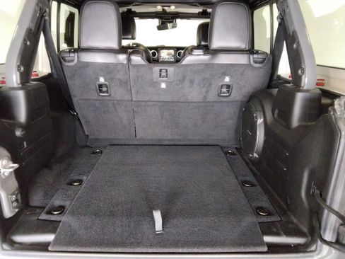 Used 2019 Jeep Wrangler Unlimited Sahara image 10