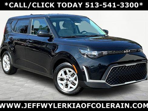 Used 2023 Kia Soul LX w/ LX Technology Package image 3