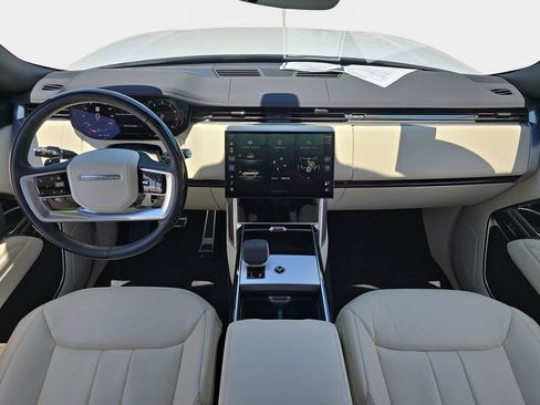 Certified 2025 Land Rover Range Rover SE AWD/4WD image 9