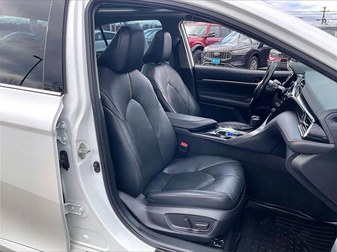 Used 2020 Toyota Camry XLE image 10