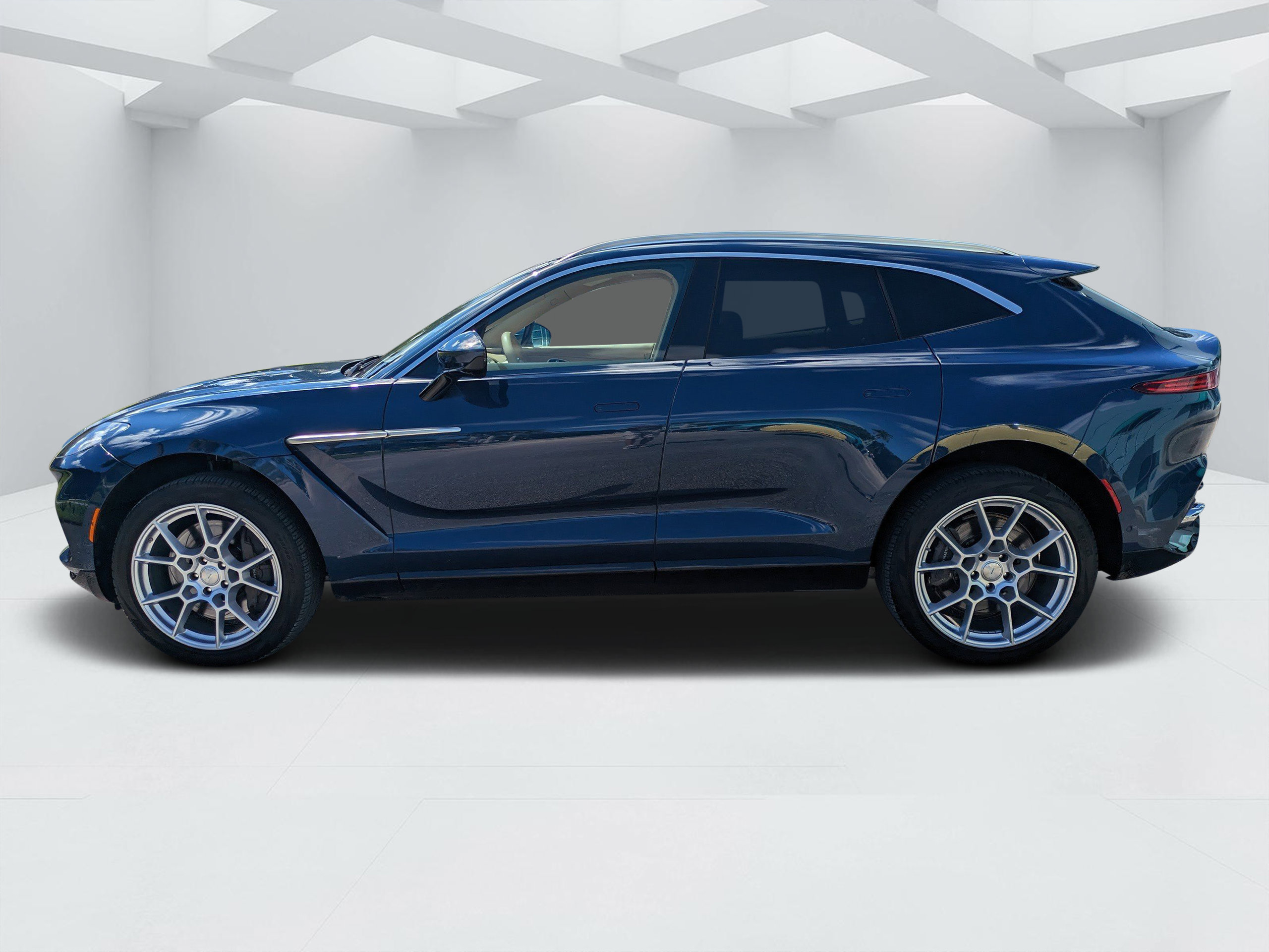 Used 2024 Aston Martin DBX AWD/4WD image 6