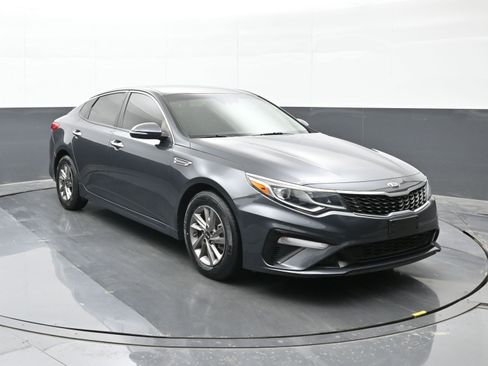 Used 2020 Kia Optima LX image 2