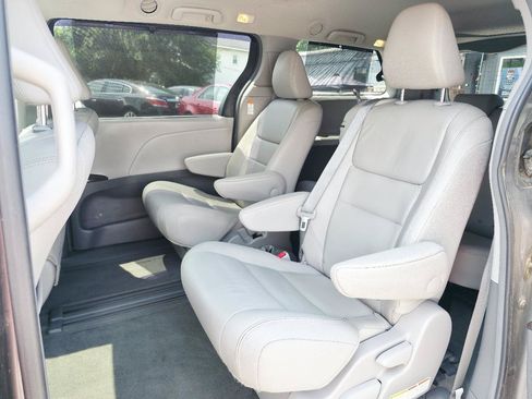 Used 2015 Toyota Sienna XLE FWD image 15