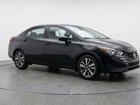 Used 2025 Nissan Versa SV image 1