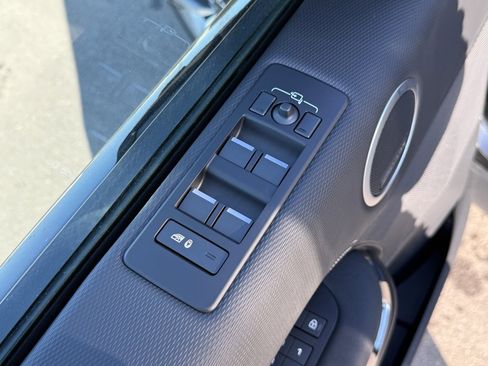 Certified 2025 Land Rover Discovery Dynamic SE image 16