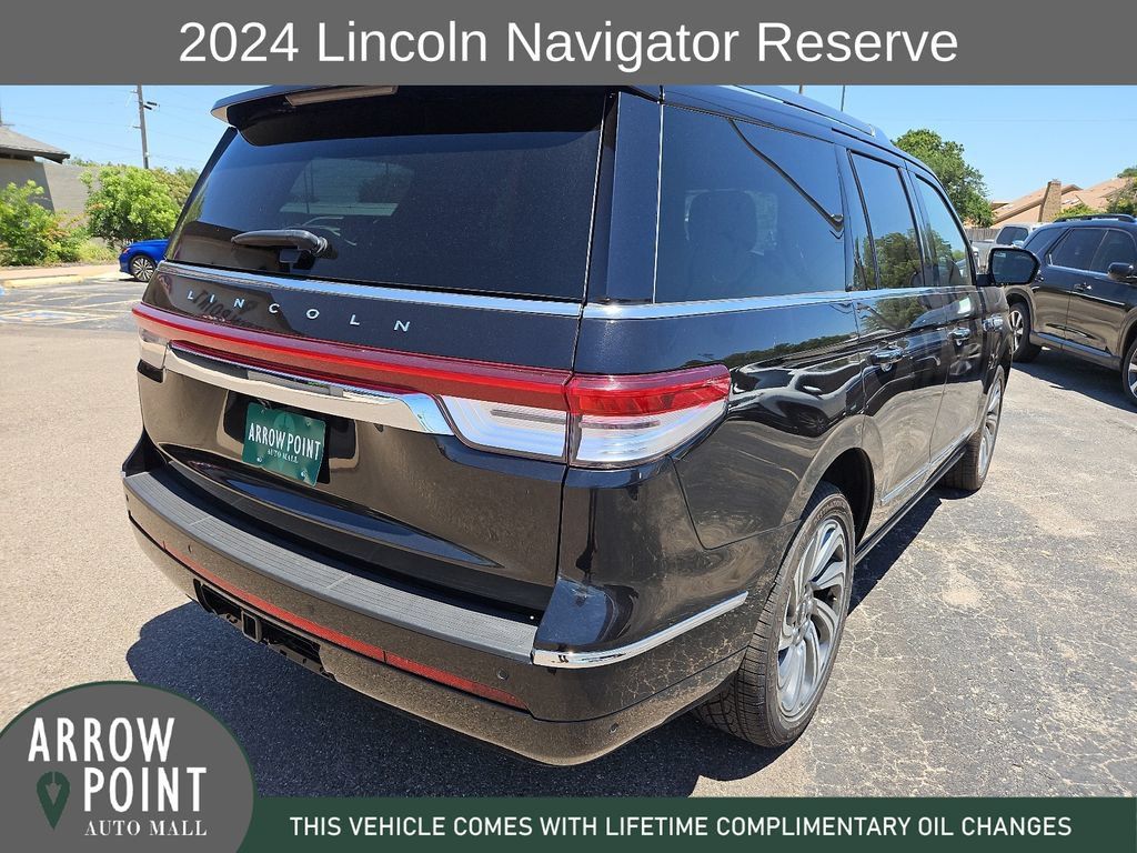 Used 2024 Lincoln Navigator Reserve AWD/4WD image 11