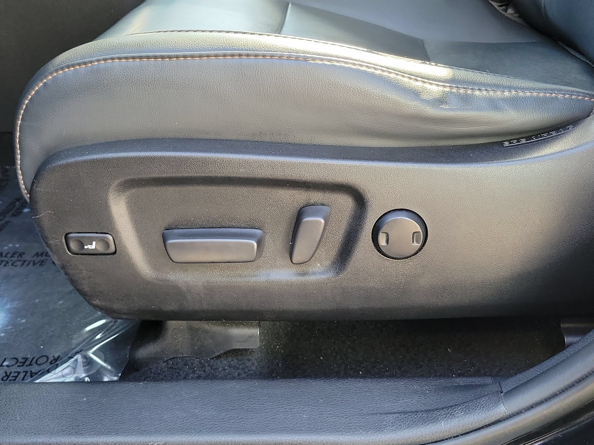 Used 2019 Toyota Highlander XLE AWD/4WD image 25