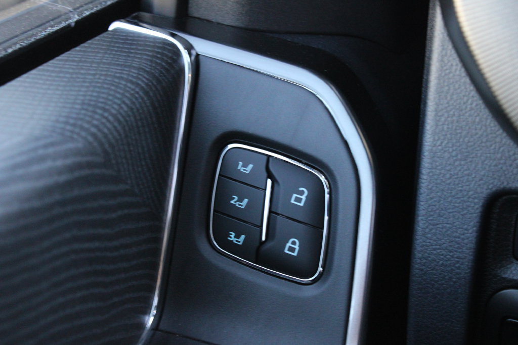 Used 2024 Ford F350 Platinum AWD/4WD image 3