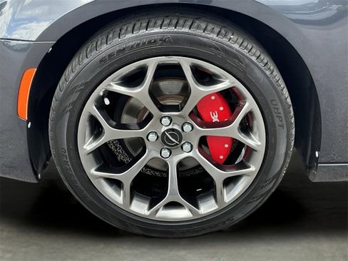 Used 2018 Chrysler 300 Touring w/ Sport Appearance Package image 20