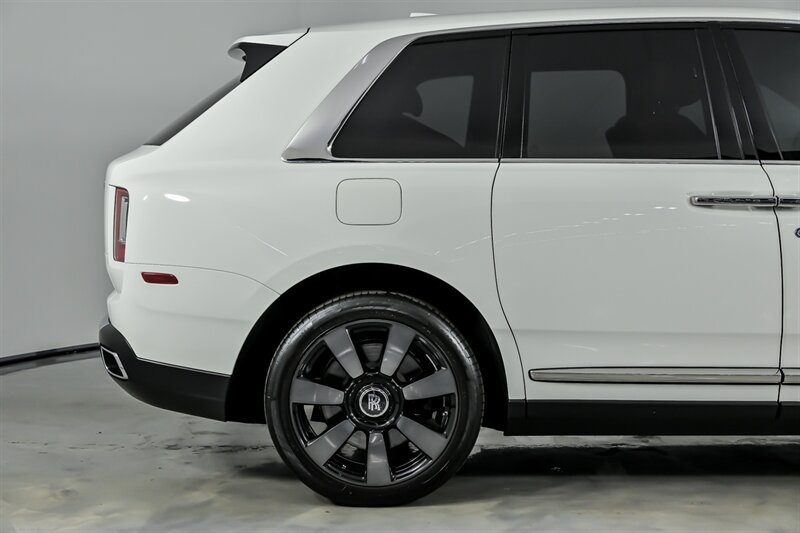Used 2023 Rolls-Royce Cullinan w/ Leather Finishing Pack AWD/4WD image 12