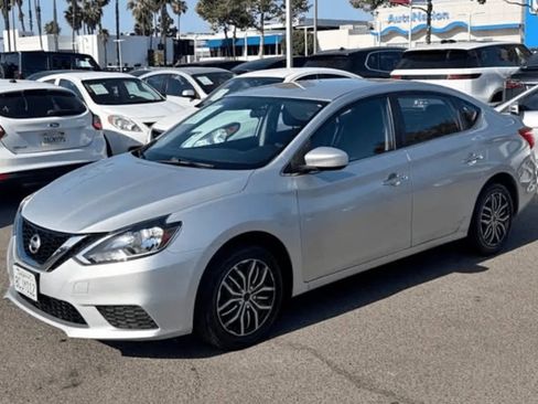 Used 2017 Nissan Sentra SV FWD image 2
