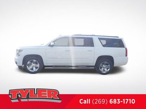 Used 2019 Chevrolet Suburban LT w/ LT Signature Package AWD/4WD image 4