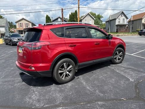 Used 2017 Toyota RAV4 XLE AWD/4WD image 4
