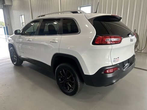 Used 2018 Jeep Cherokee Latitude Plus w/ Cold Weather Group image 4