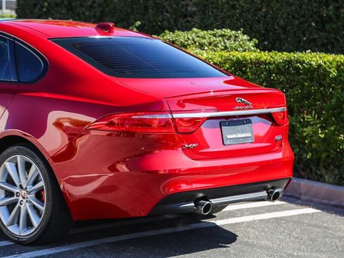 Used 2017 Jaguar XF R-Sport image 9