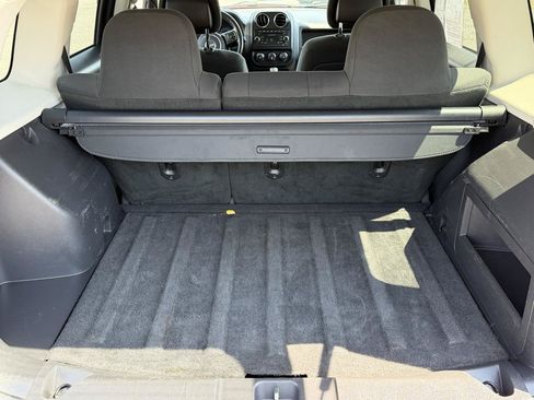 Used 2014 Jeep Patriot Latitude FWD image 12