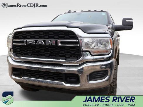 Used 2024 RAM 2500 Tradesman w/ Chrome Appearance Group image 4
