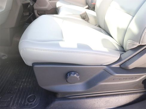 New 2026 Ford F250 XL w/ XL Chrome Package image 17