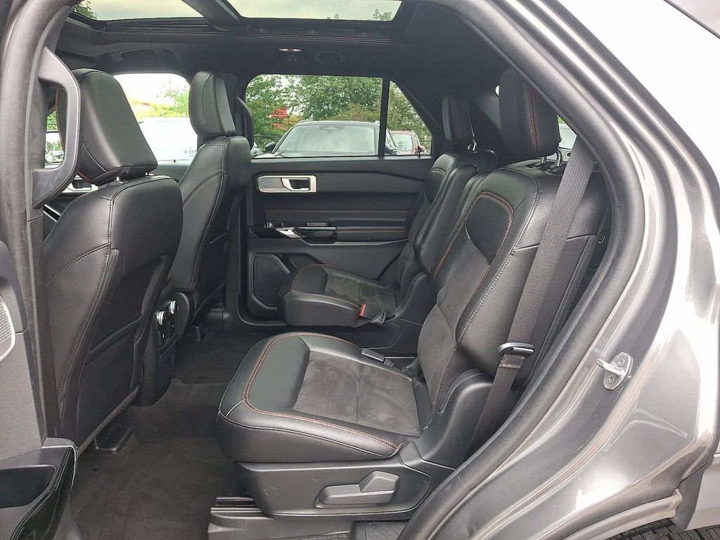 Used 2023 Ford Explorer ST-Line w/ Class IV Trailer Tow Package AWD/4WD image 10