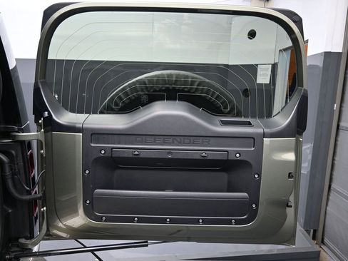 Used 2025 Land Rover Defender 110 S image 15