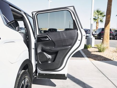 Used 2024 Mitsubishi Outlander Ralliart image 13