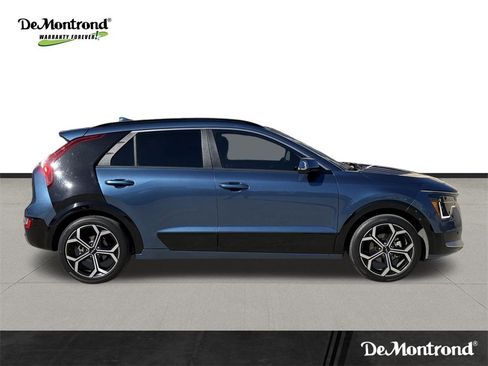 Used 2023 Kia Niro SX Touring image 4