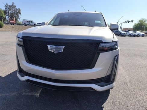 Used 2022 Cadillac Escalade Sport Platinum image 2