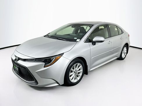 Used 2020 Toyota Corolla XLE w/ Body Protection Package FWD image 3