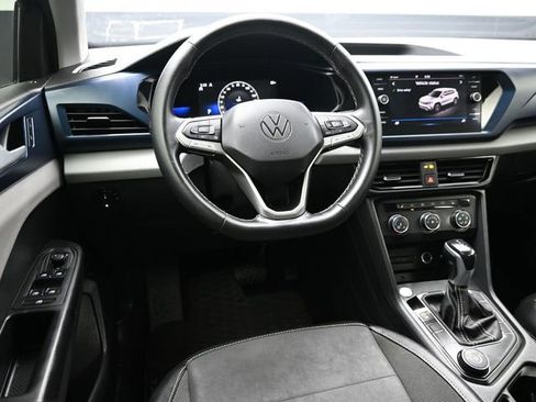 Used 2022 Volkswagen Taos SE w/ Panoramic Sunroof Package image 18