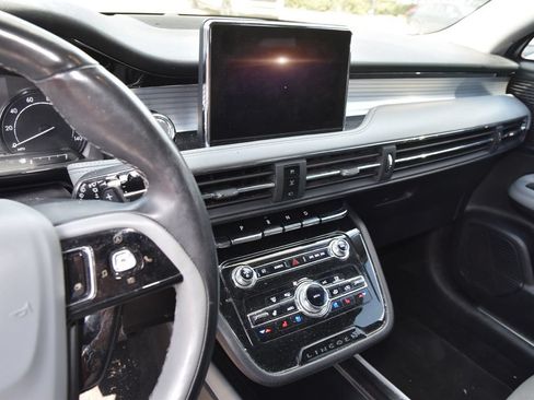 Used 2022 Lincoln Corsair AWD w/ Premium Package image 8
